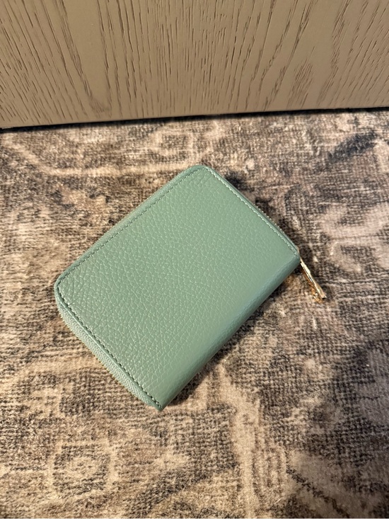 Source Unknown Handbags - Mint Green Zip-Around Leather Wallet Genuine Leather Made in Italy